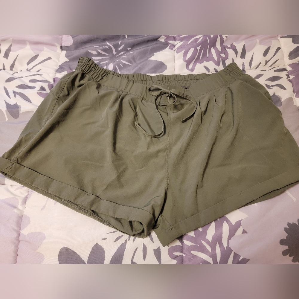 Zyia XXL Olive running shorts with pockets